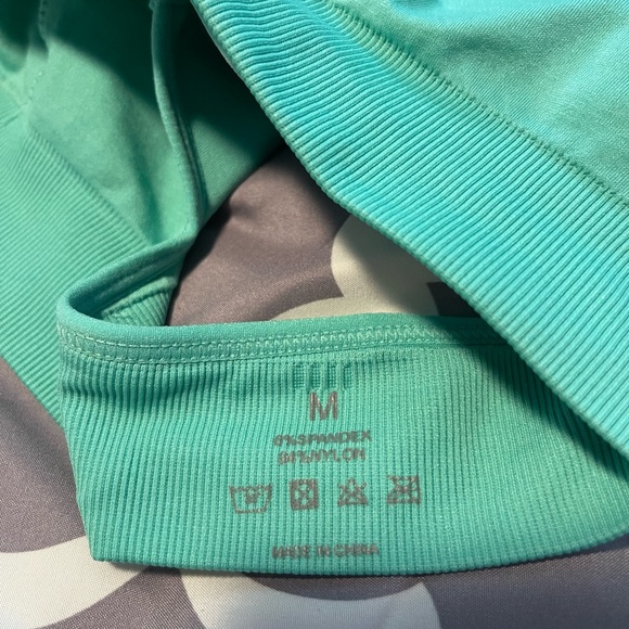 One shoulder strap sports bra. Tags attached - Picture 2 of 3